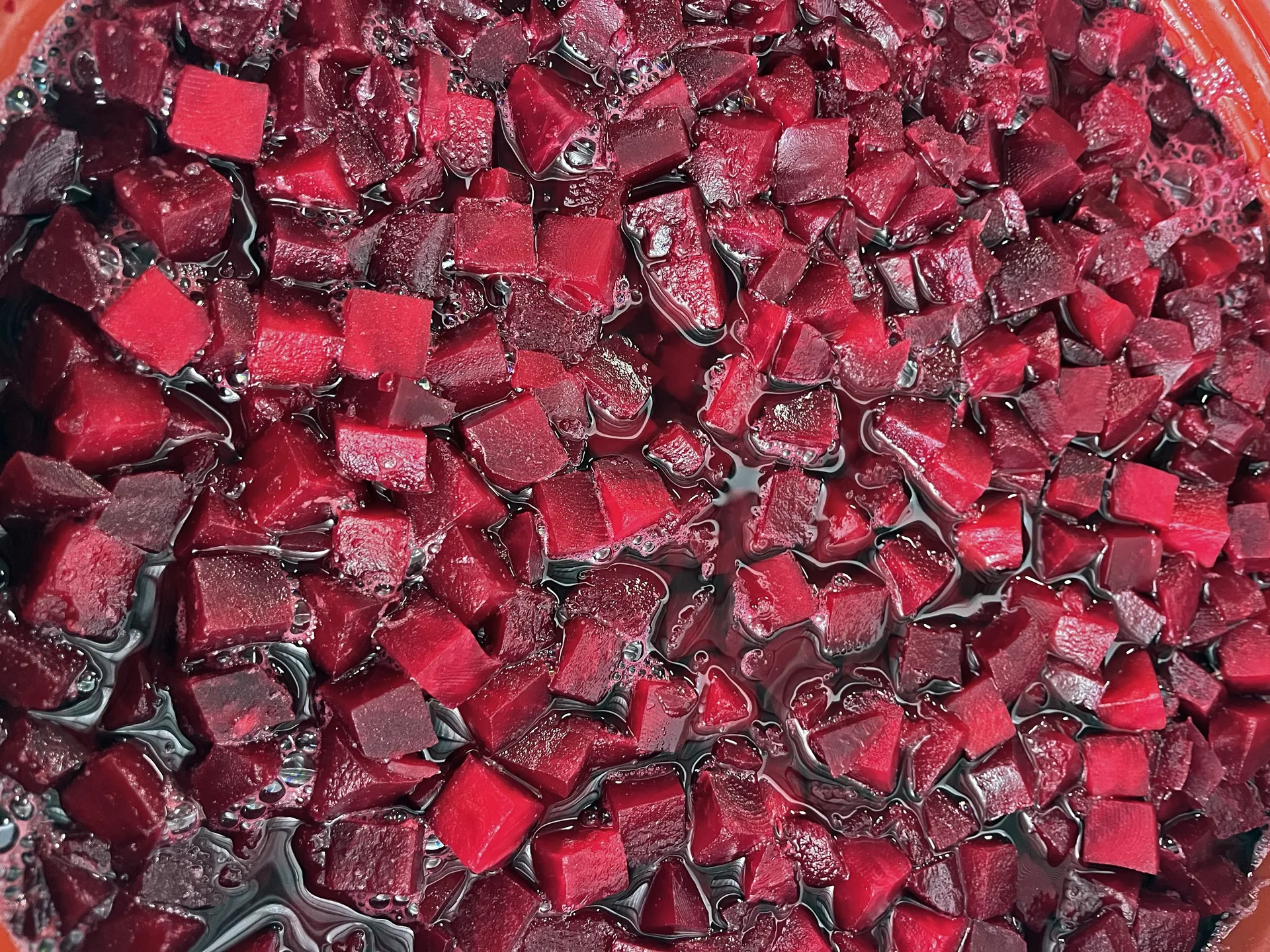Prepared diced beetroot for commercial food-service applications